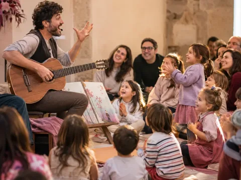 Espectáculo participativo de cuentos y música para niñas, niños y familias